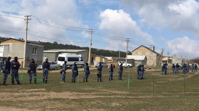 Mass searches in the homes of Crimean Tatars, Simferopol district, 27 March 2019 / Photo: Crimean Solidarity
