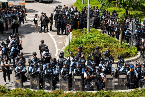 Полиция на протесте 1 июля 2019 года, Гонконг / Фото:<a href="https://www.flickr.com/photos/doctorho" target="_blank">doctorho</a>,CC BY-NC-ND 2.0 Полиция на протесте 1 июля 2019 года, Гонконг / Фото:<a href="https://www.flickr.com/photos/doctorho" target="_blank">doctorho</a>,CC BY-NC-ND 2.0