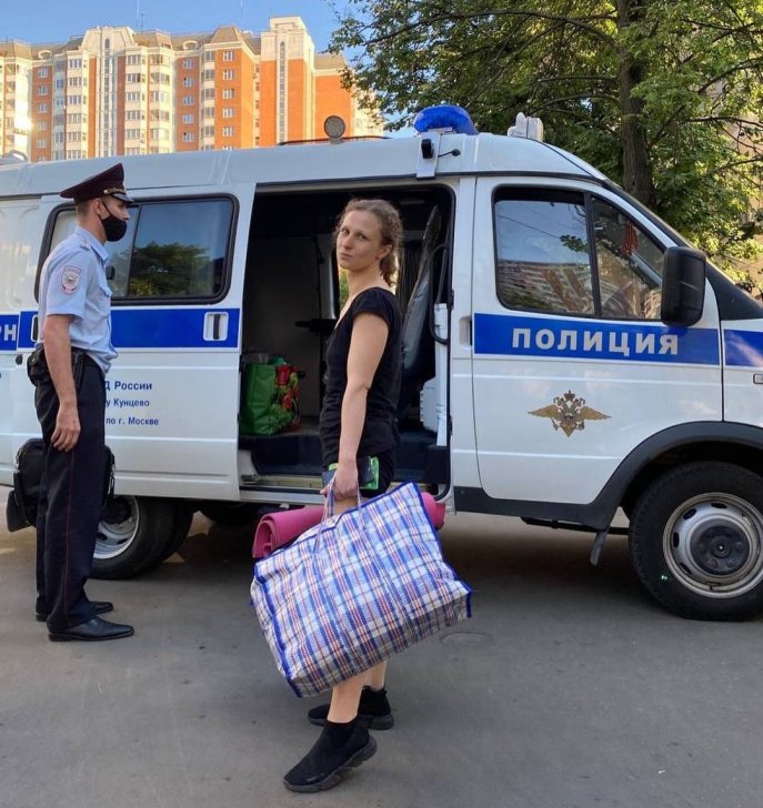 Мария Алехина после задержания на выходе из спецприемника 8 июля 2021 года / Фото из инстаграма Алехиной