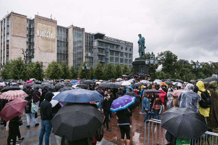 Сбор подписей против поправок в Конституцию, 15 июля 2020 года, Москва / Фото: Наталья Буданцева для ОВД-Инфо