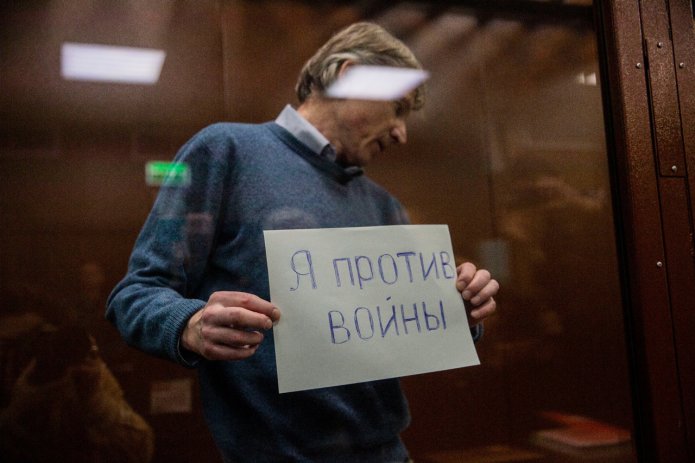 Депутат Алексей Горинов в Мещанском районном суде Москвы, 20 июня 2022 года / Фото: Александра Астахова, «Медиазона»
