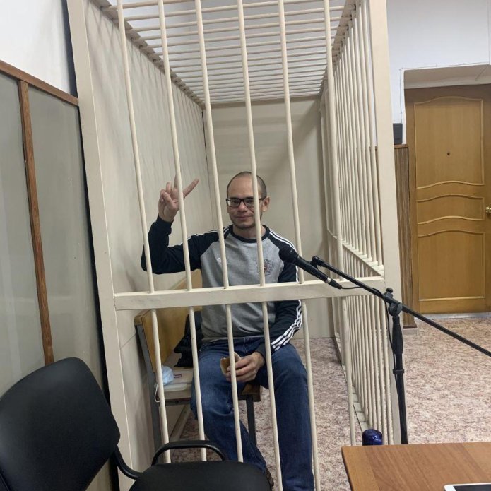 Экс-глава иркутского штаба Навального Захар Сарапулов на заседании по мере пресечения после обыска, 28 декабря 2021 год / Фото: «Иркутский инсайдер»