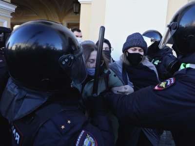 Задержания по всей стране: итоги протестов против войны с Украиной 24–27 февраля