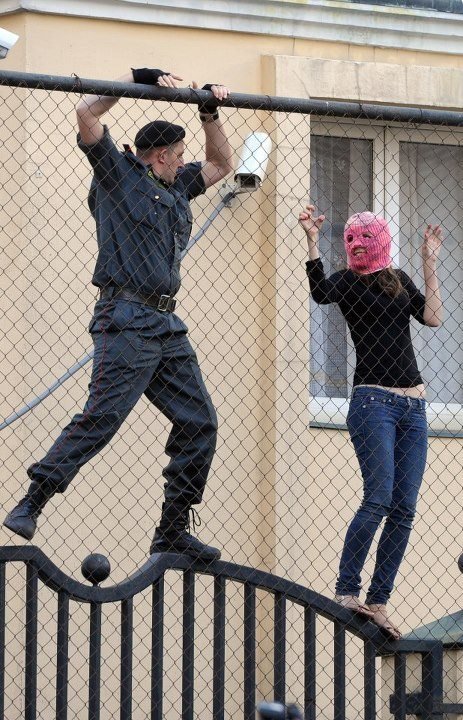 Задержания у суда над Pussy Riot: список