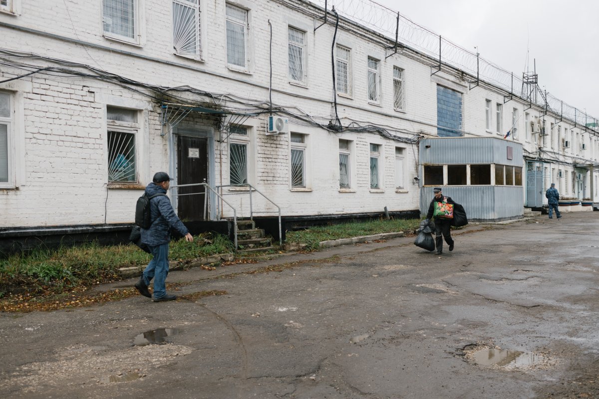 Алексей Москалев выходит из колонии / Фото: ОВД-Инфо